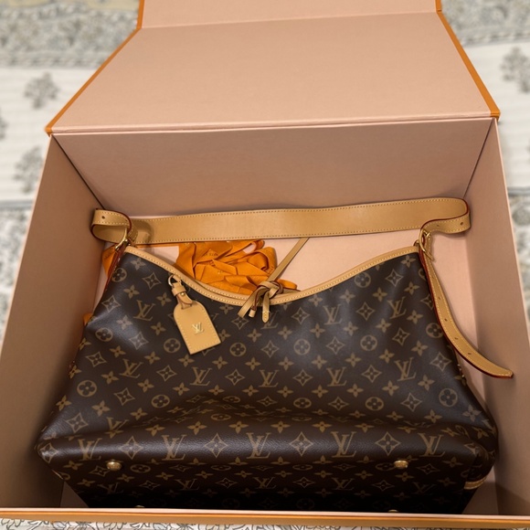 Louis Vuitton CarryAll MM - Picture 10 of 17
